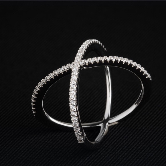 SILVER CRISSCROSSED RING - Picture 5 of 5